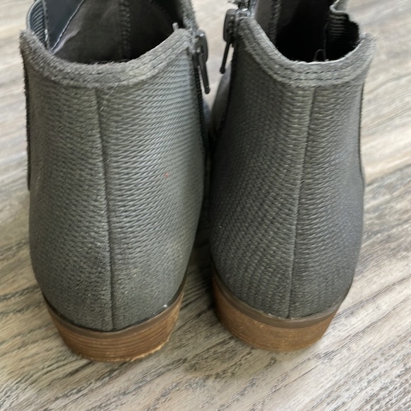 Kensie Gerona Textured Suede Grey Ankle Bootie, size 7.5 - Picture 5 of 9